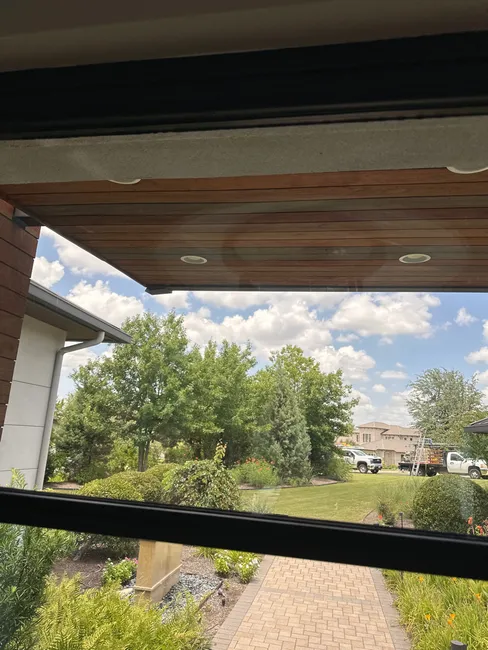 Expertly refreshed the windows at a residence in Austin, ensuring spotless glass, clean frames, and tidy screens.