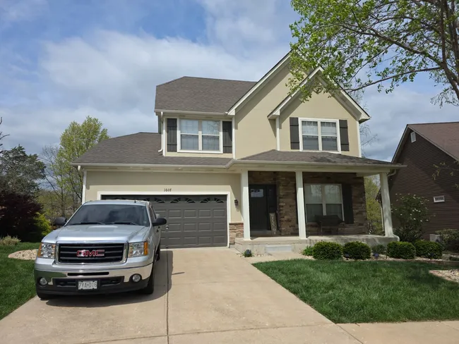A thorough roof inspection in Lake Saint Louis confirmed no hail or wind damage, ensuring the homeowner's peace of mind.
