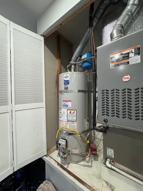 Faced with a malfunctioning 50-gallon water heater, we replaced it with a new, energy-efficient model, restoring reliable hot water to the home. #newinstall #waterheater #watersystem