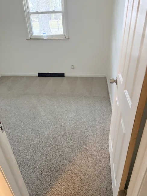Revitalized two rooms with urgent carpet cleaning and deodorization, leaving them fresh and inviting.