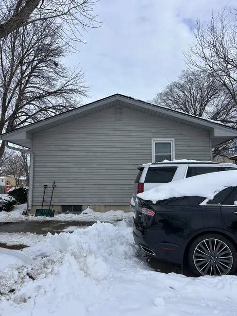 A damaged aluminum fascia from a moving truck accident was expertly replaced, restoring both beauty and protection to the home.