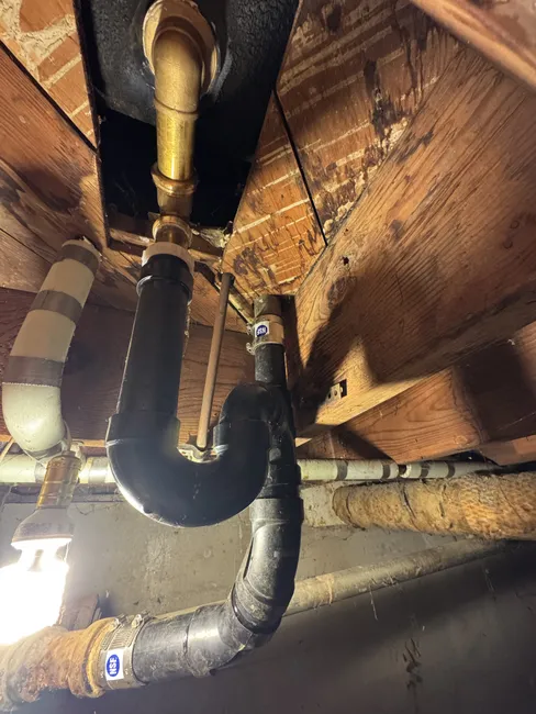 We upgraded the drainage system in this residential bathroom by replacing the Waste & Overflow assembly and P-trap, ensuring reliable performance.