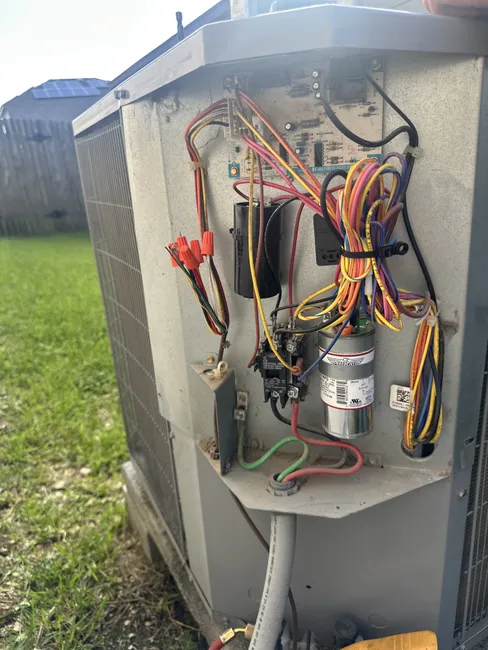 In Jarrell, we replaced a faulty dual run capacitor, restoring the HVAC system's reliability and efficiency.