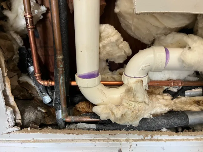 A busted pipe behind the washing machine was expertly repaired with a new section and reliable couplings.