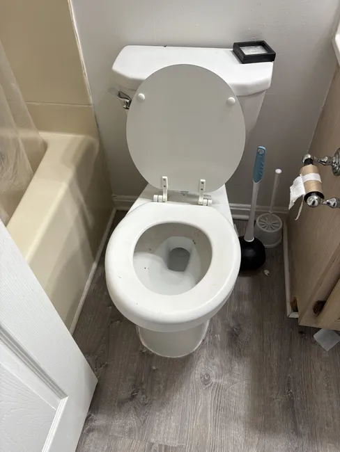 A second-floor toilet blockage caused by a plastic bag was expertly cleared. We ensured optimal functionality through thorough flushing tests and fixture line rejuvenation for lasting performance.