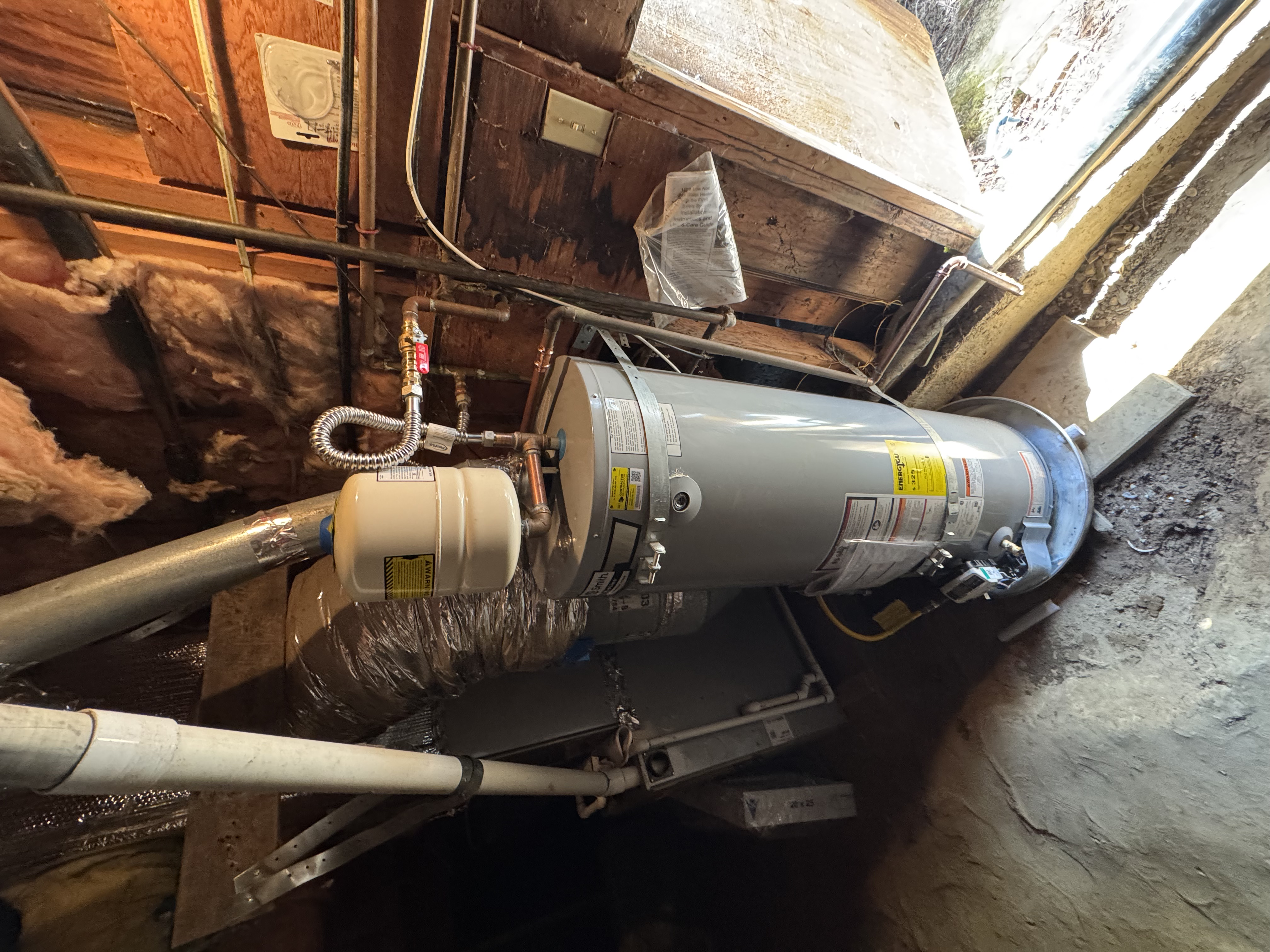 New 50 gallon natural gas water heater installed by Big Island Plumbing in Marin County