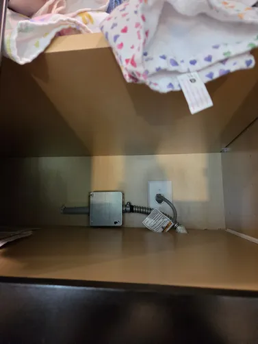 Troubleshoot power loss to Oven. Found that Oven is receiving power up to appliance electrical whip. Helped unlock Oven door using a piece of copper wire. Advise that an appliance technician take a look at the inside of oven itself. Possible fuse blown.