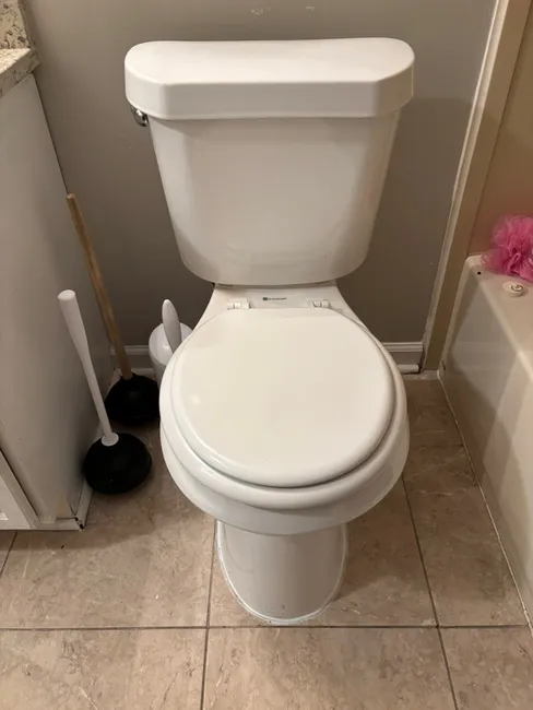 A blocked toilet was no match for our team; we cleared the obstruction and restored bathroom functionality.