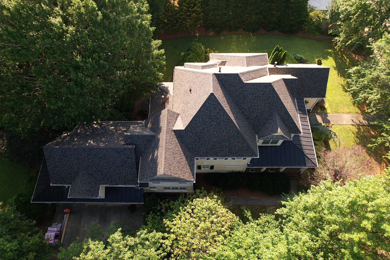 Photo from a wind and hail roof replacement in Canton, GA