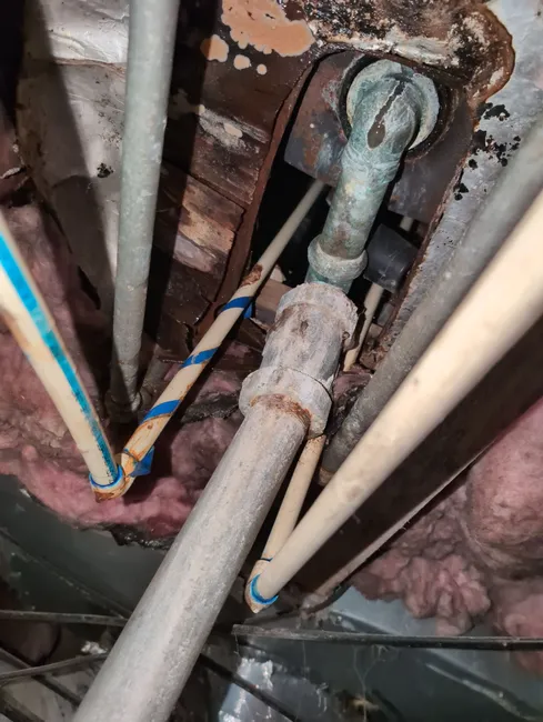 Leaking waste and overflow
