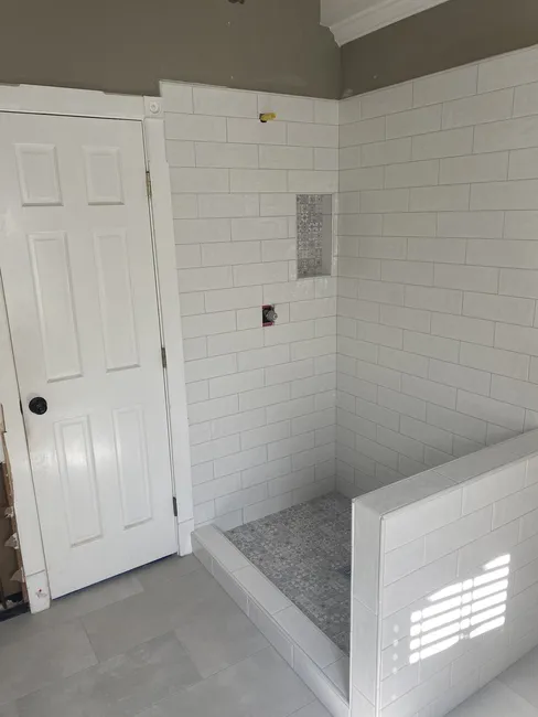 Frameless glass with header
