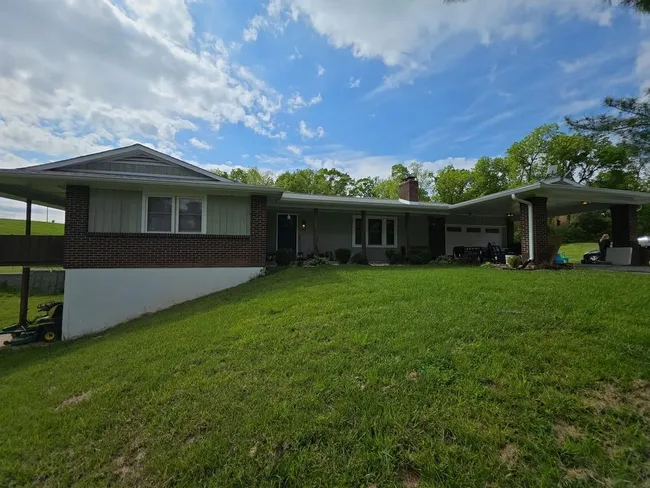 A thorough roof inspection in Elsberry revealed no damage, giving the homeowner peace of mind about their roof's integrity.