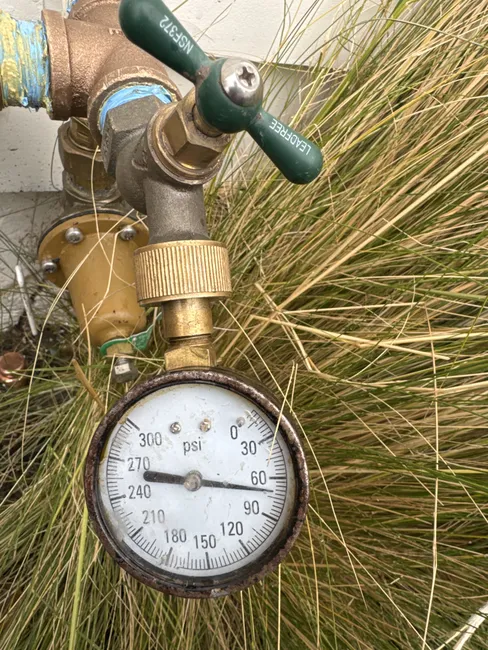 An outdated gate valve was replaced, optimizing the irrigation system for improved water flow and efficiency.