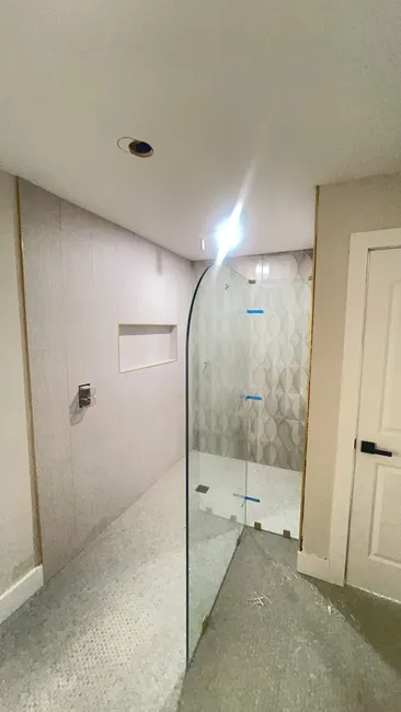 SHOWER GLASS INSTALLATION