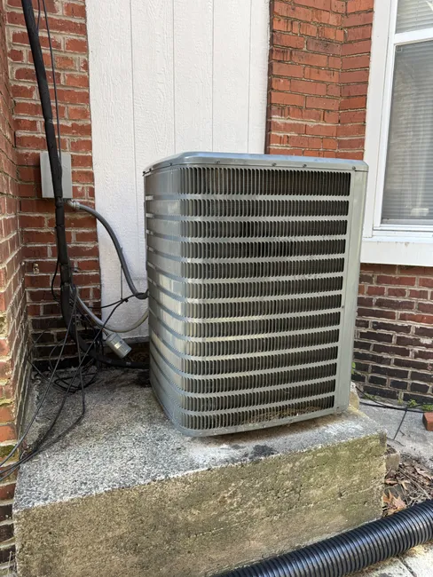 In Harrisburg, we replaced a malfunctioning heat pump, ensuring the homeowner enjoys reliable heating this winter.