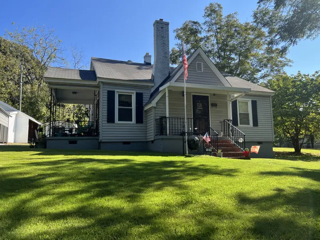 The customer is looking for a roofing contractor to evaluate the condition of the roof.
