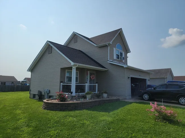 In Wright City, MO, we replaced a deteriorating roof, ensuring the home is safe and well-insulated against leaks.