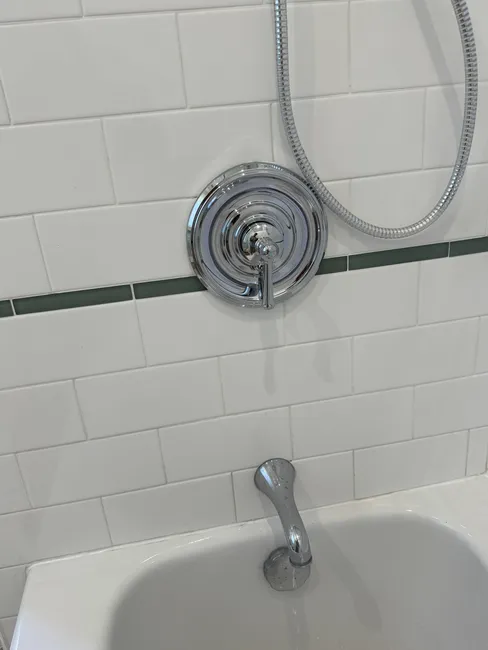 We replaced a malfunctioning shower valve in a residential bathroom, enhancing both functionality and style.