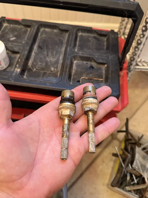 Toilet Rebuild And Cartridges Replacement