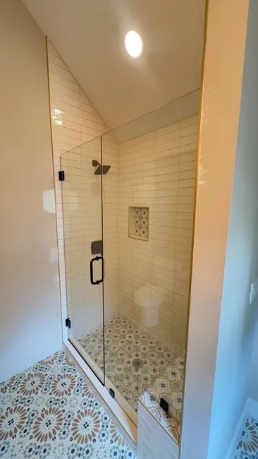 SHOWER GLASS INSTALLATION
