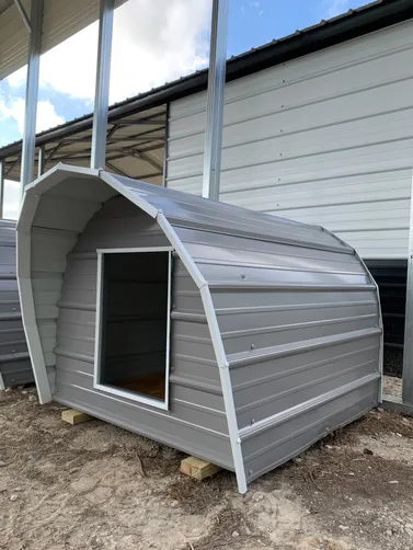 photo at Flint, TX on Dec 17, 2025: 4x4 dog house with solid flooring, welded frame, solid metal , awning on front, treated skidsPewte