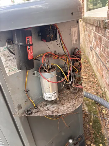 photo at Spring, TX on Nov 21, 2025: The condenser was not operating, but the blower motor was still running. To address this issue, we 